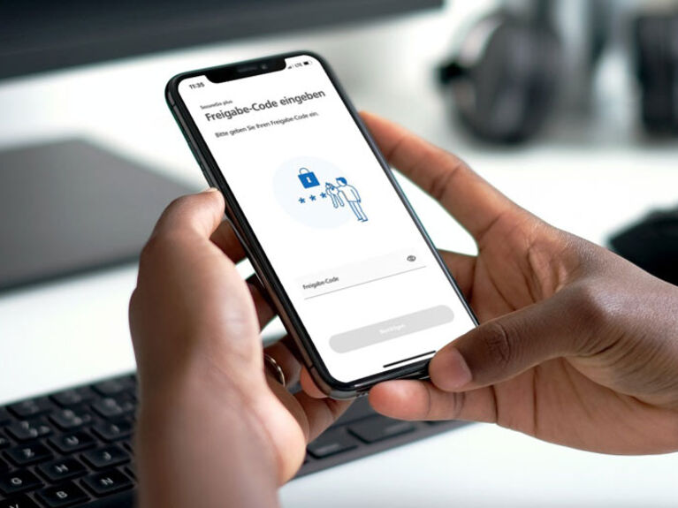 Handy Display mit Screen vom Freigabe Code Securego Plus der SecureGo plus App