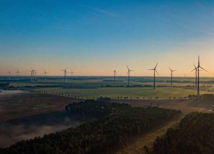 Mehr lesen zu „Windgipfel: PV-Deckel weg, Windräder her“