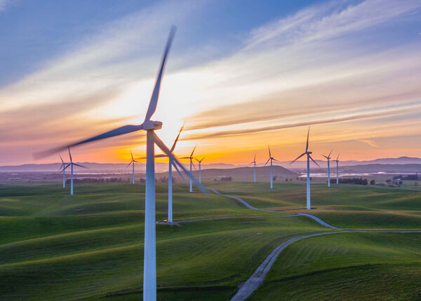 Windräder im Sonnenuntergang