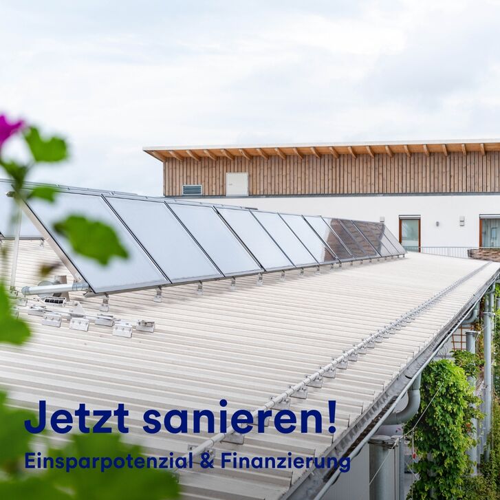 Solaranlage auf dem Dach der Pflegeimmobilie - jetzt sanieren und nachhaltig finanzieren